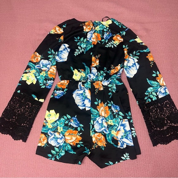 Minkpink Simply Bloom Lace Sleeve Romper Black size S - Picture 6 of 7